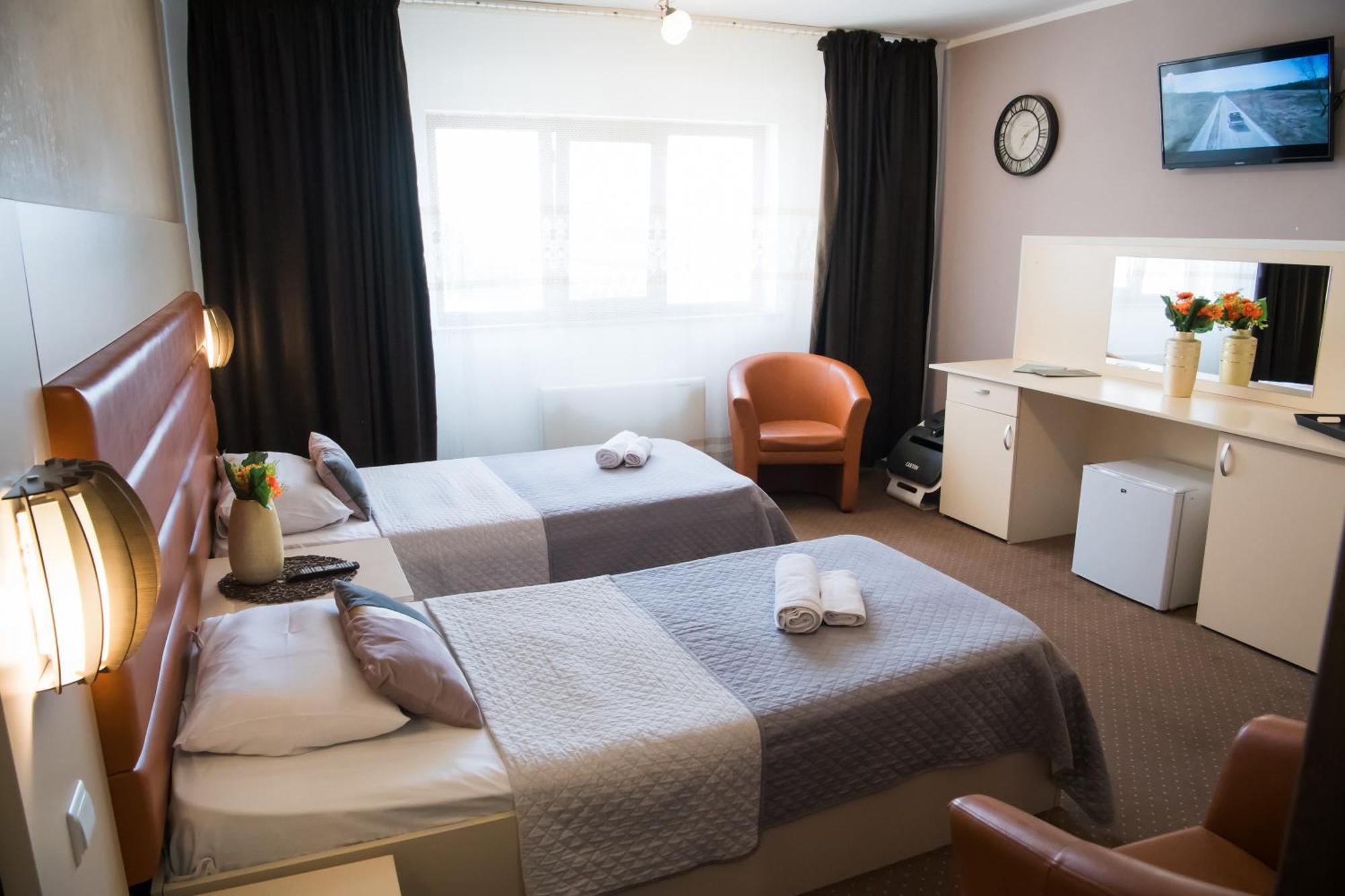 Mbi Travel Inn Craiova Exterior photo