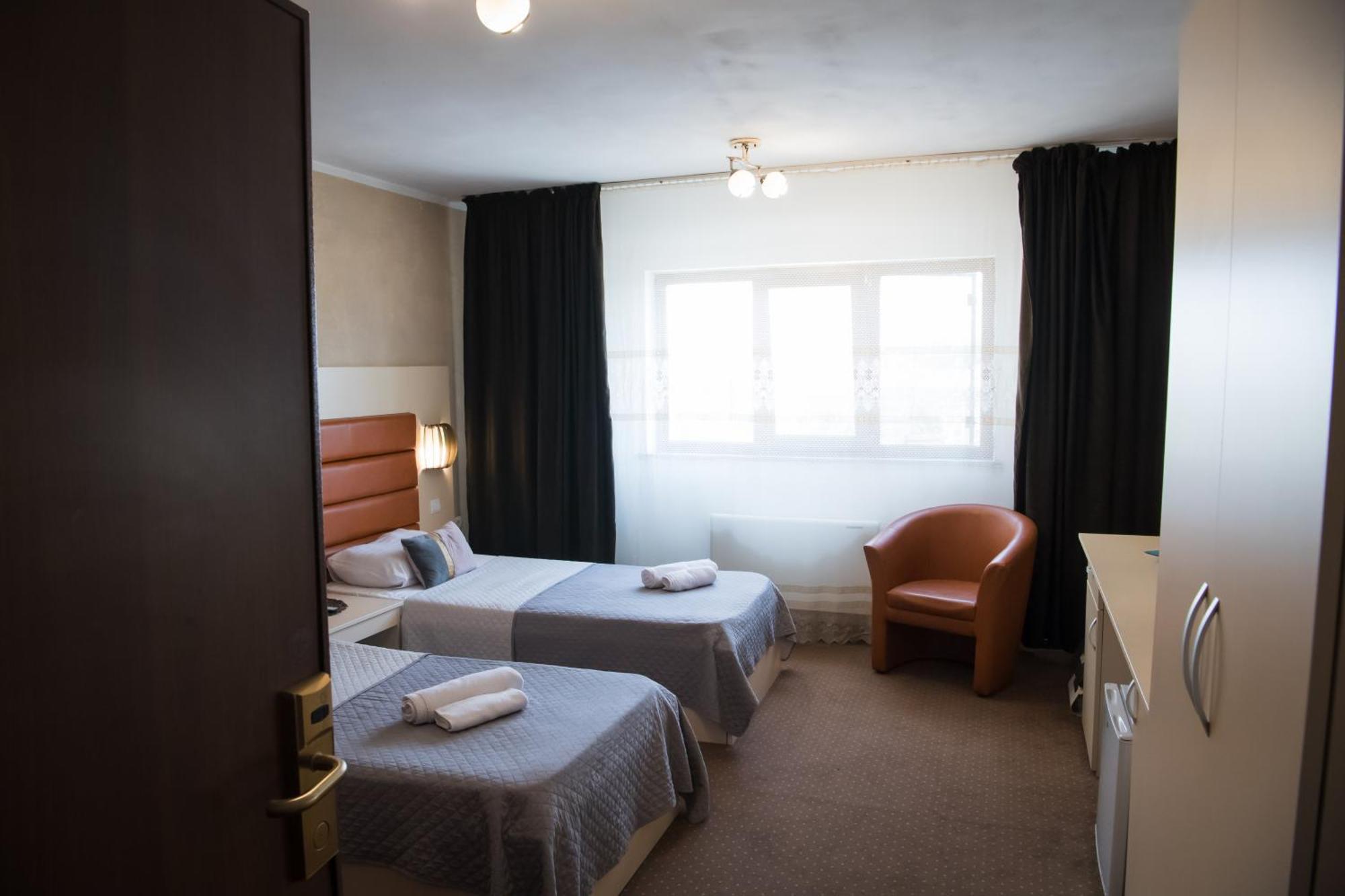 Mbi Travel Inn Craiova Exterior photo