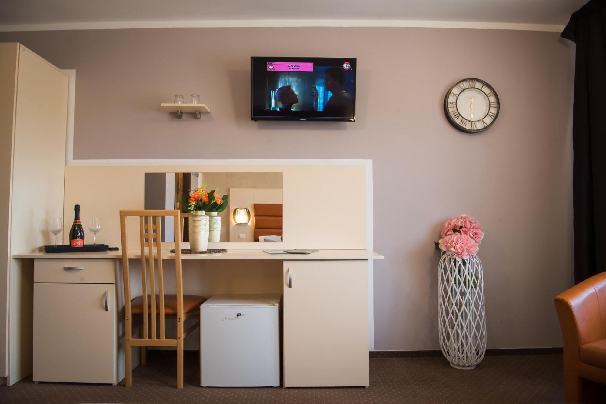 Mbi Travel Inn Craiova Exterior photo